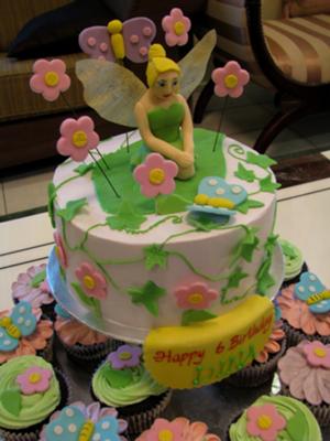 Tinkerbell Birthday Cake on 3d Tinkerbell Cake And Cupcakes