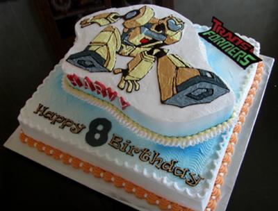 This bumble bee transformer cake is made for a 8 years old boy who is a big