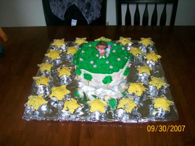 Dora  Explorer Birthday Cakes on Dora Cake With Cupcakes
