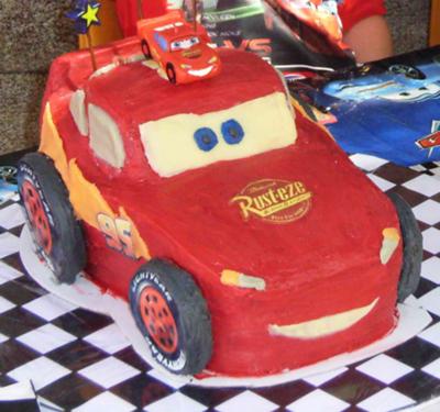 I made this Lightning McQueen cake for my little boy's 4th birthday.