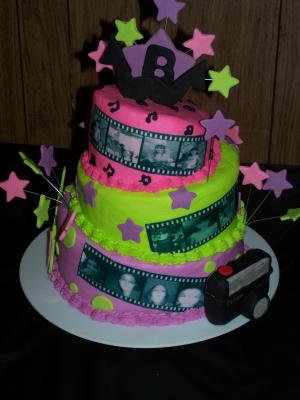 The cake is iced in buttercream. The camera is fondant covered styrofoam.