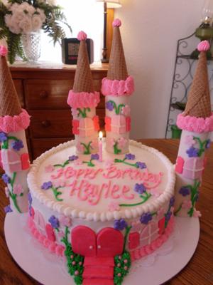 Castle Birthday Cake on Princess Castle 1st Birthday Cake