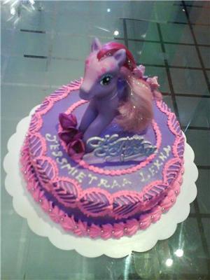 [Image: purple-poney-american-chocolate-cake-21323015.jpg]