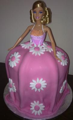 Easy Birthday Cakes on Stunning Barbie Princess Doll Birthday Cake