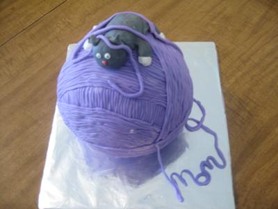 Yarnball with Kitty Cake