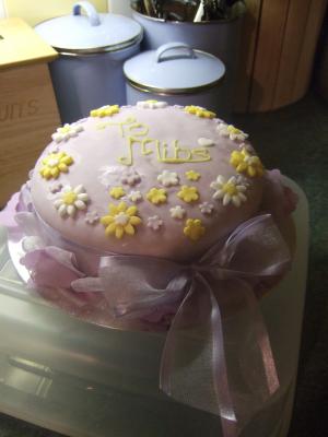 Daisy Mothers Day (Mibs!) Cake