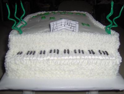 Piano Cake View 3